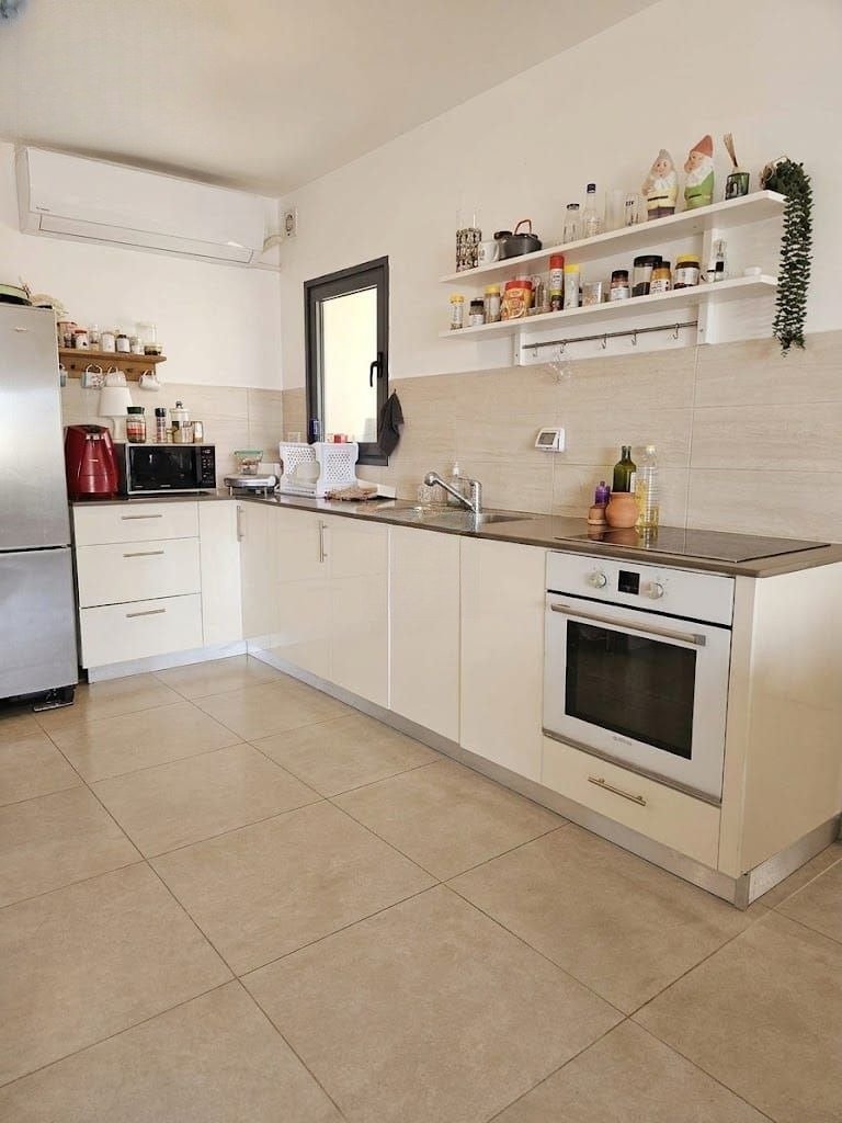 Spacious Pardesiya Apartment
