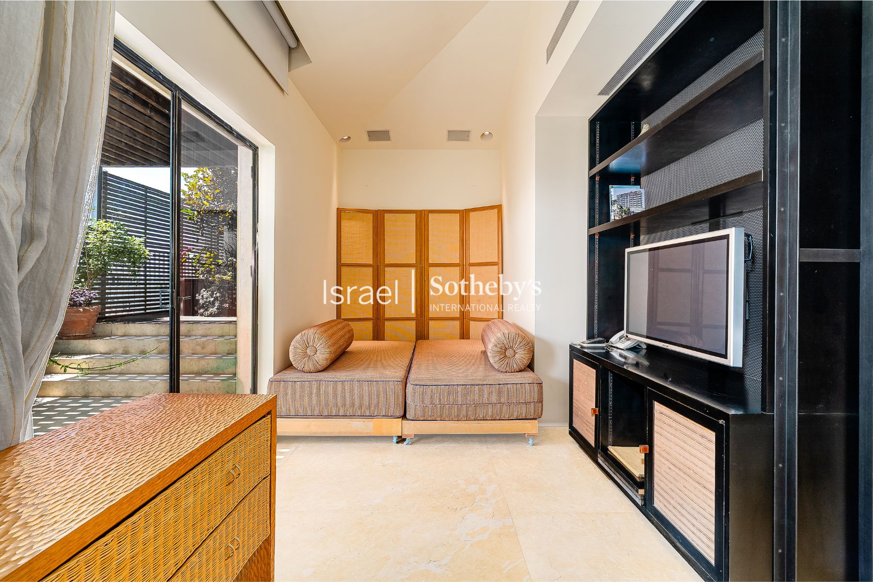 אחוזת יוקרה בשחקים: פנטהאוז 414 מ"ר במתחם אנדרומדה, יפו