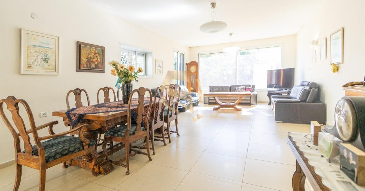 חיים ויצמן 10, גבעת שמואל · 6 חדרים · 330 מ''ר · ₪5,600,000 - תמונת נכס
