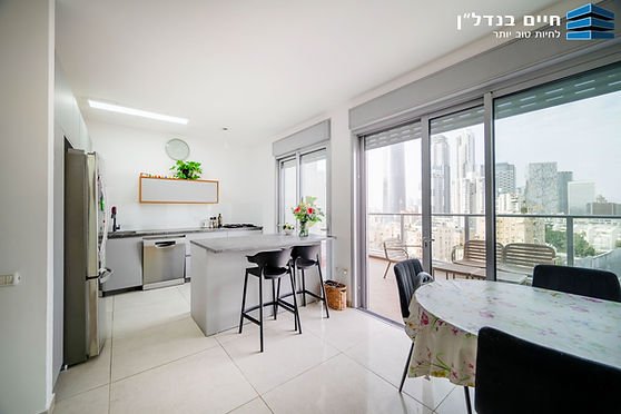 למכירה בגבעתיים גבול ת"א עם נוף פתוח