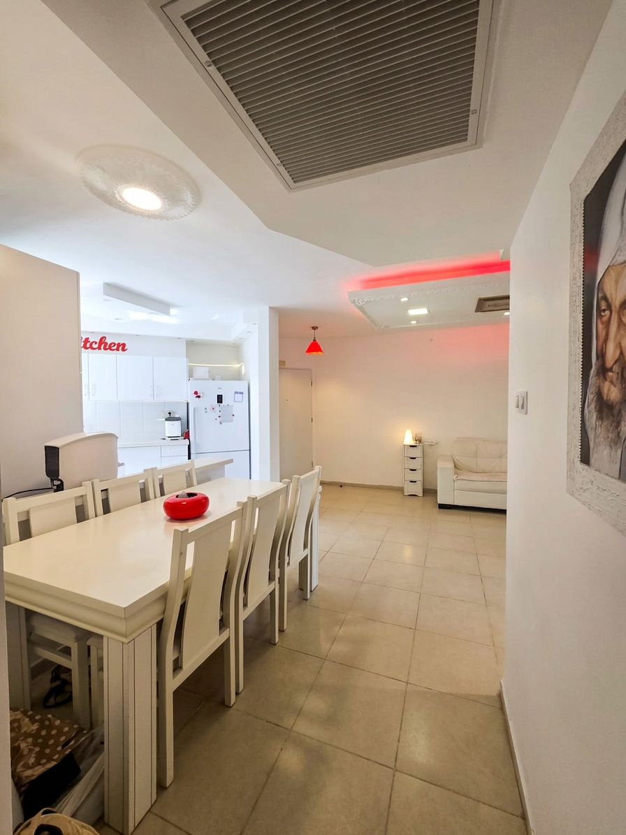 Bright Ramot Apartment