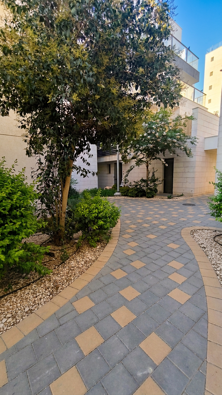 Spacious Park Duplex