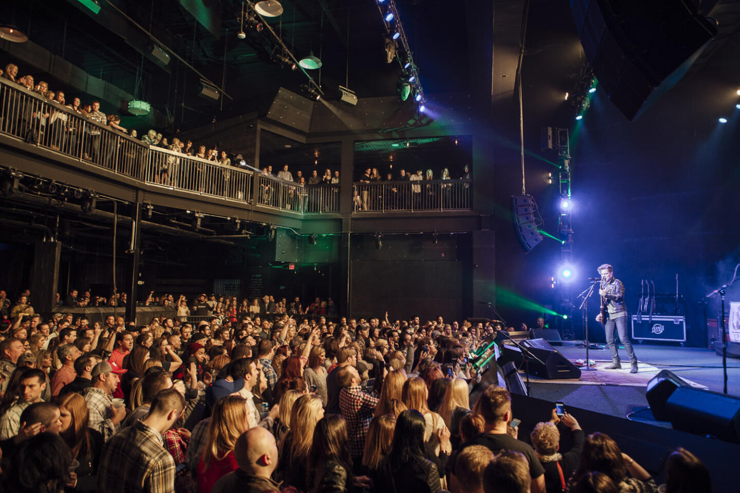 Played s live. Rosemont Theatre. Rosemont Theatre, Chicago. Joe's Live 5441 Park pl, Rosemont, il 60018, USA. Rosemont Theatre SYSBR.