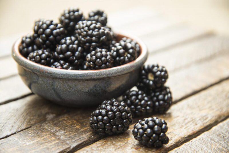 Blackberries in a bowl