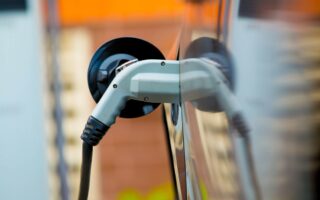 Voiture électrique : EDF lance son offre « vert électrique auto »