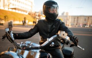 Équipements moto : les obligatoires et les incontournables