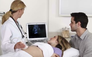 Grossesse : quelle prise en charge jusqu’à l’accouchement en clinique ?