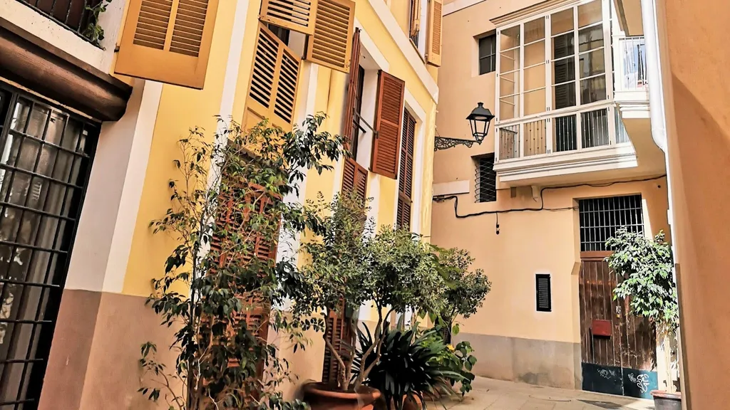 Durch die Altstadt Gassen von Palma de Mallorca individuelle Stadtführung