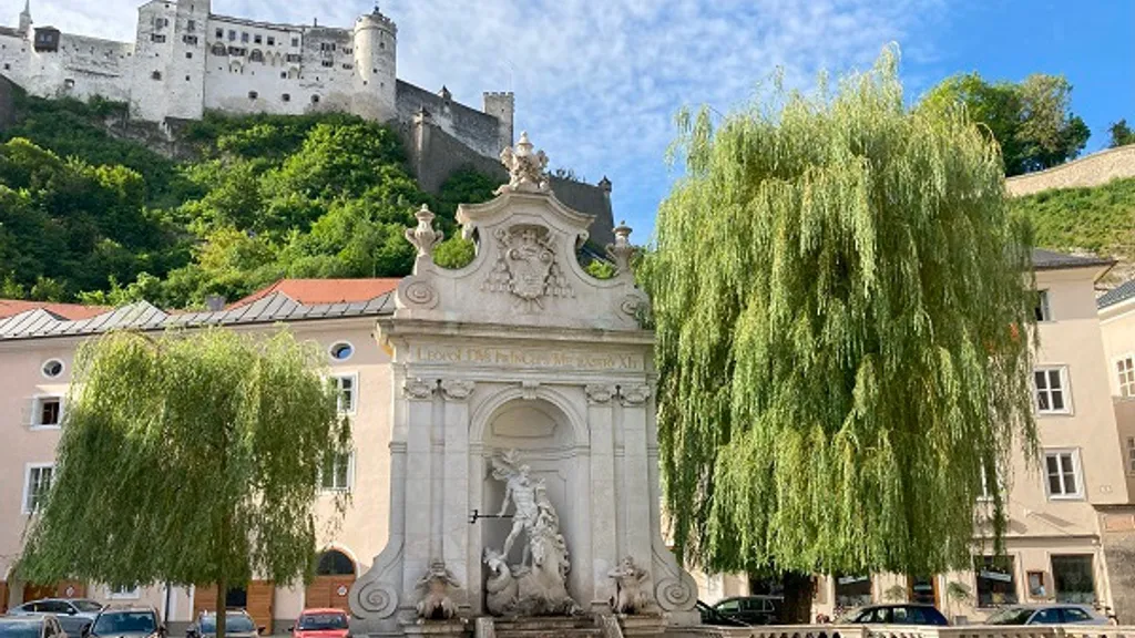 Pferdeschwemme Salzburg Schnitzeljagd: Mozart, Dom & geheime Orte individuelle Stadtführung