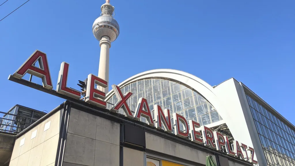 Fun Facts Tour Alexanderplatz - Brandenburger Tor individuelle Stadtführung