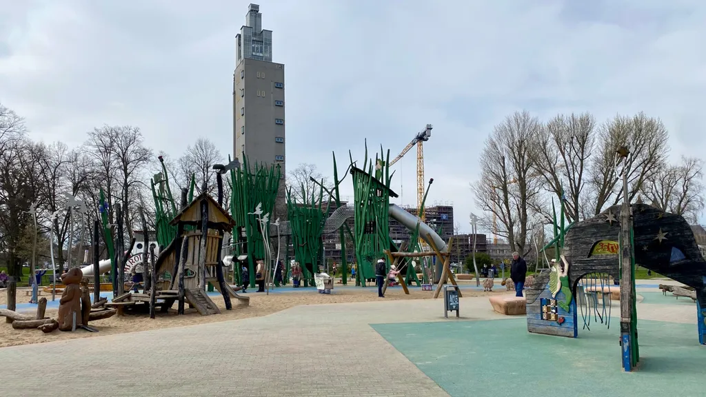Auch an die Kids wurde gedacht mit einem tollen Spielplatz Magdeburg entdecken - Der Stadtpark Rotehorn individuelle Stadtführung