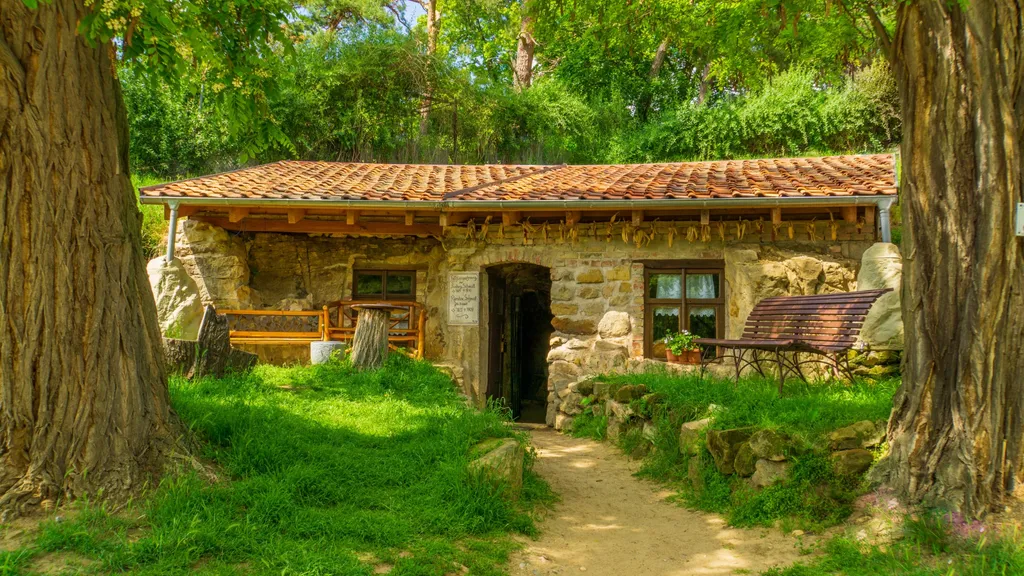Tour durch die Höhlenwohnungen in Langenstein individuelle Stadtführung