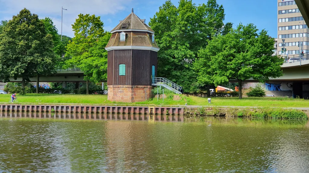 Saar und historischer Kran Saarbrücken von quirlig bis herrschaftlich individuelle Stadtführung