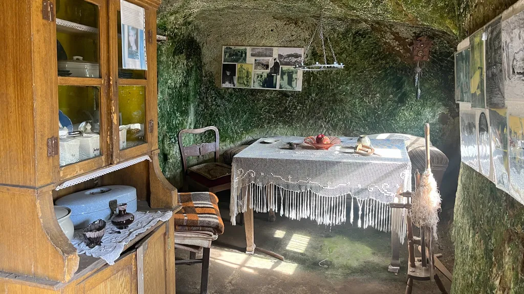 Tour durch die Höhlenwohnungen in Langenstein individuelle Stadtführung