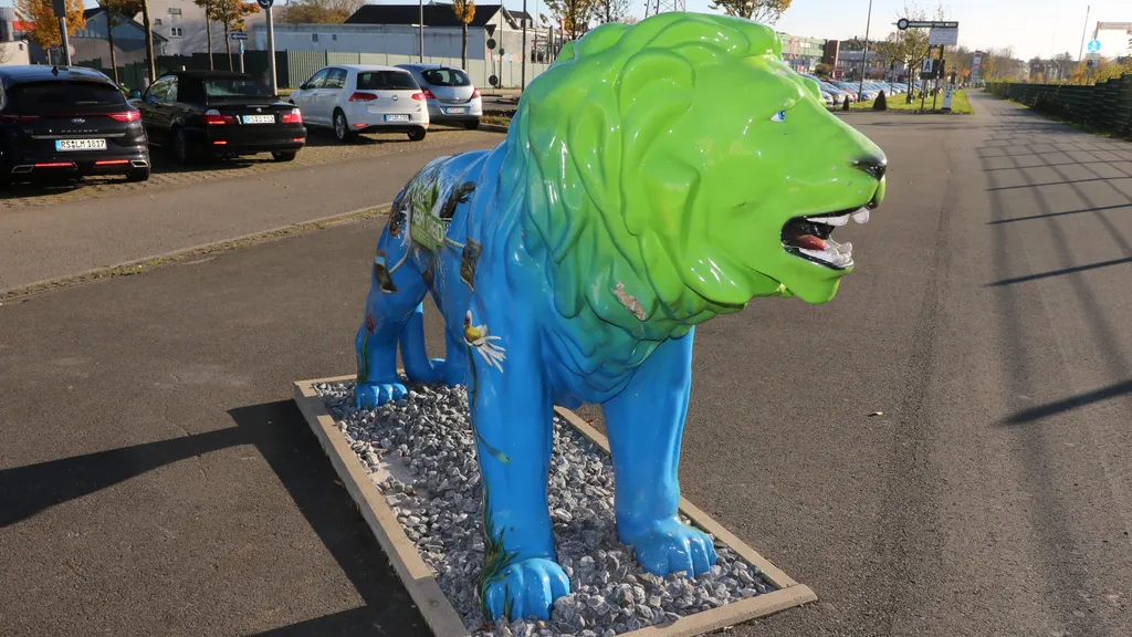 Der Bergische Löwe am Bahnhof Röntgenmuseum und Fachwerk in Remscheid-Lennep individuelle Stadtführung