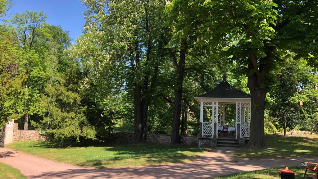 Ein Spaziergang durch den Schlosspark in Ostrau individuelle Stadtführung