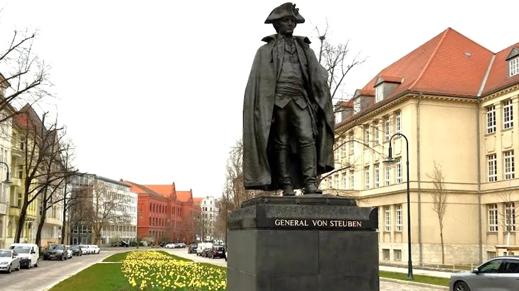 General Friedrich Wilhelm von Steuben Magdeburg entdecken: Die prachtvolle Hegelstraße individuelle Stadtführung