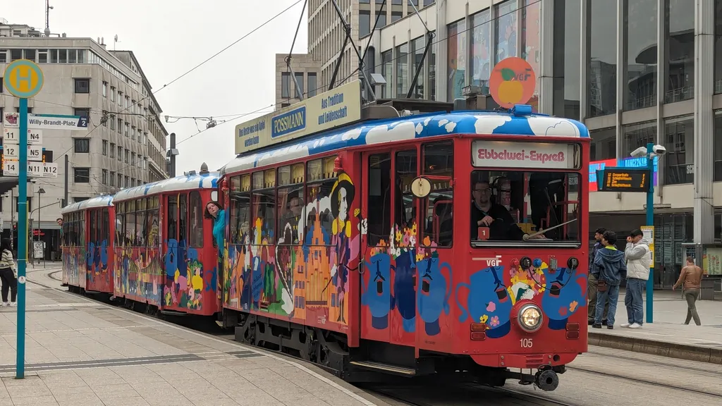 ...oder vielleicht das? Stadtrundfahrt Frankfurt mit der Straßenbahn 12 individuelle Stadtführung