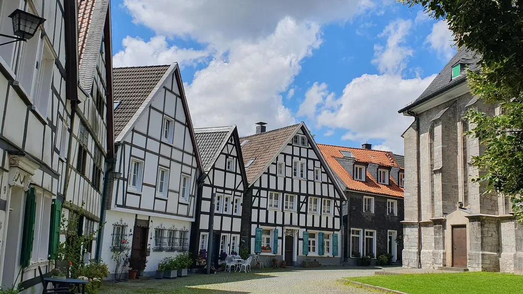 Wülfrath: Fachwerk, Schiefer, Kalk und Wolf individuelle Stadtführung