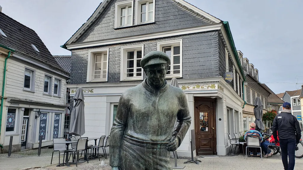 Wülfrath: Fachwerk, Schiefer, Kalk und Wolf individuelle Stadtführung