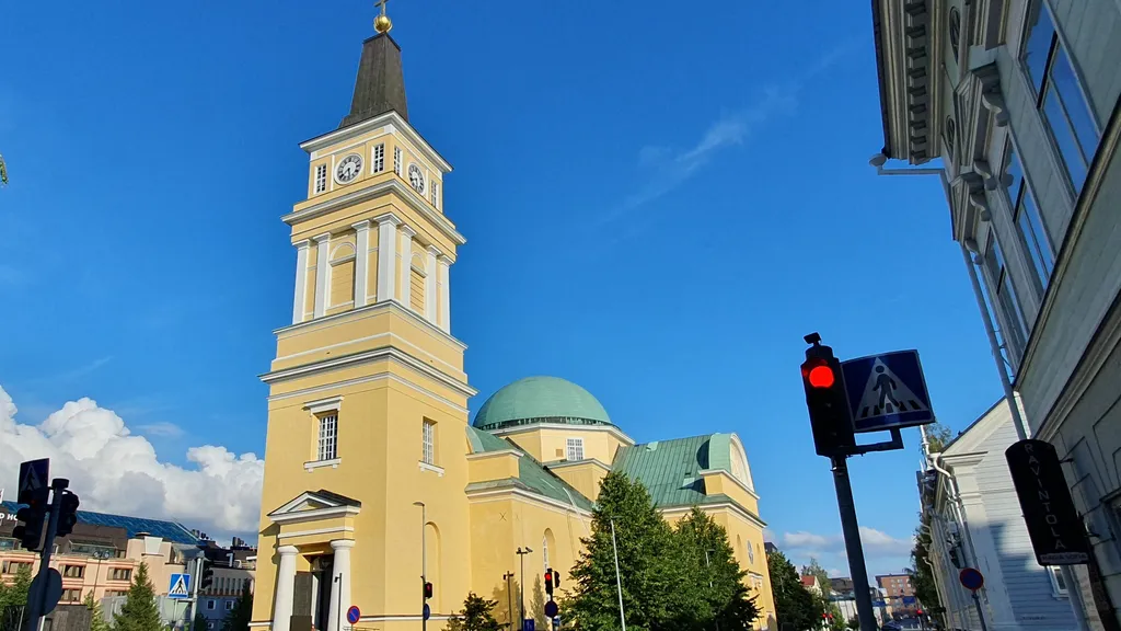 Oulu Highlights: Polizist, Inseln, Burg + Fontänen individuelle Stadtführung