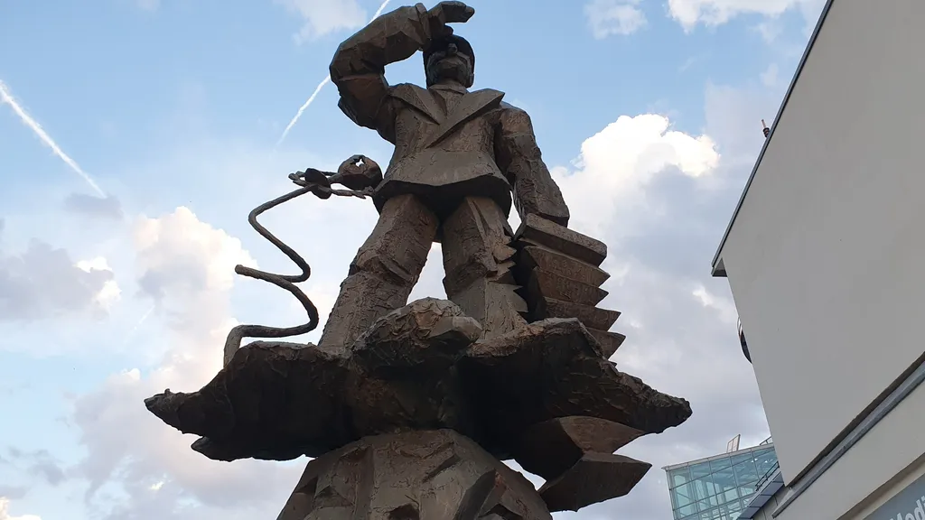 Dreiste Diebe stehlen die Flossis im Medienhafen individuelle Stadtführung