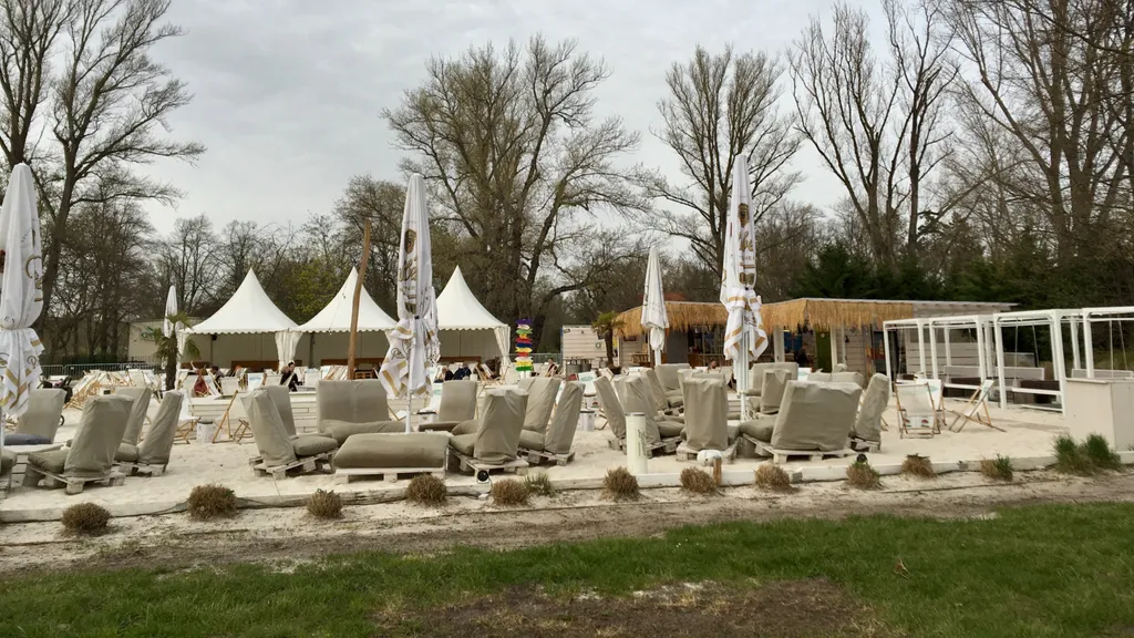 Auch im Rotehornpark - Beachbar oder Beachvolleyball- Du hast die Wahl Magdeburg entdecken - Der Stadtpark Rotehorn individuelle Stadtführung