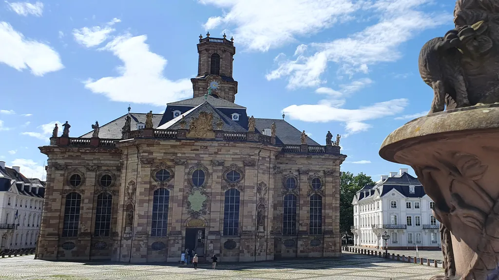 Ludwigskirche Saarbrücken von quirlig bis herrschaftlich individuelle Stadtführung