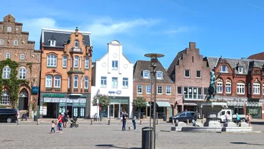 Husum Stadtführung: Altstadt, Theodor Storm, Hafen Stadtführung Husum Stadtführung: Altstadt, Theodor Storm, Hafen Stadtführung