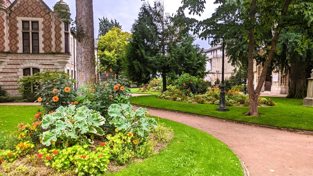 Orléans: Altstadt, Kathedrale, Jeanne d`Arc individuelle Stadtführung