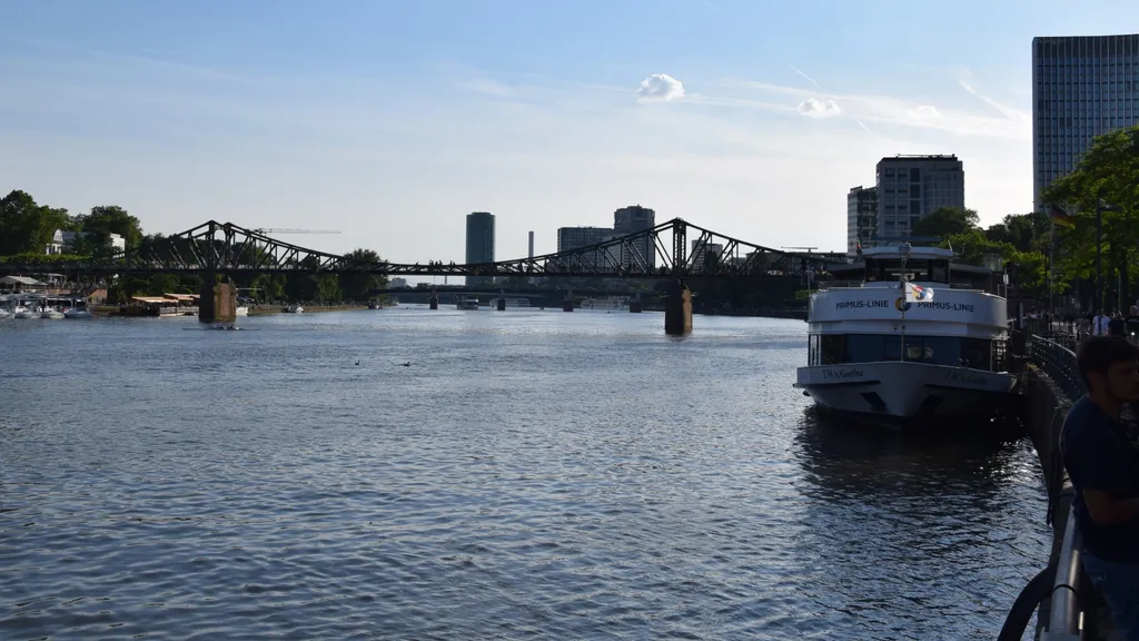 Mainufer und Eiserner Steg Rund um den Frankfurter Römer individuelle Stadtführung