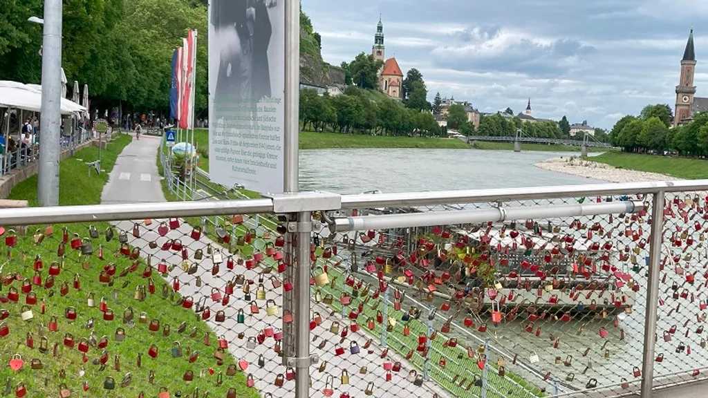 Liebesschlösser Salzburg Schnitzeljagd: Mozart, Dom & geheime Orte individuelle Stadtführung