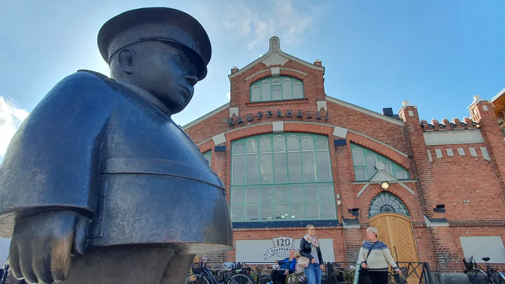 Oulu Highlights: Polizist, Inseln, Burg + Fontänen individuelle Stadtführung