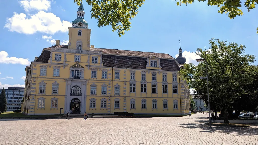 Oldenburg Stadtspaziergang mit Hafen individuelle Stadtführung