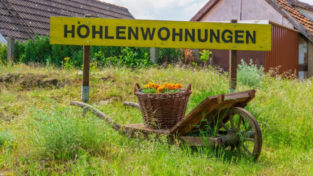 Tour durch die Höhlenwohnungen in Langenstein individuelle Stadtführung