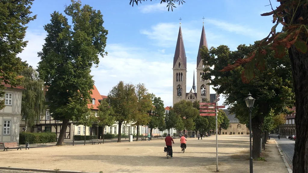 Rundgang über den Domplatz von Halberstadt individuelle Stadtführung