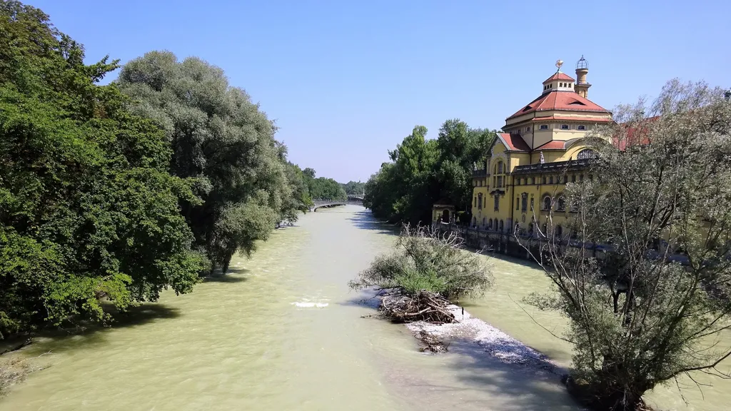 Isar Spaziergang zum 💛 München kennenlernen  individuelle Stadtführung