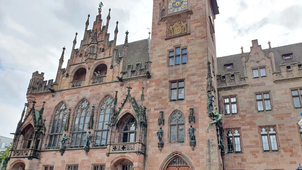 Rathaus Saarbrücken von quirlig bis herrschaftlich individuelle Stadtführung
