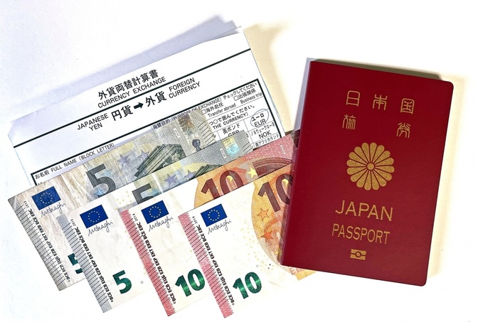 【癖アリ注意】海外旅行のとき最安値で外貨を調達する方法！