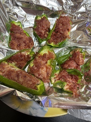ごはん作りたくない！おつまみにも夕食の1品にも。ピーマンとコンビーフの肉詰め風