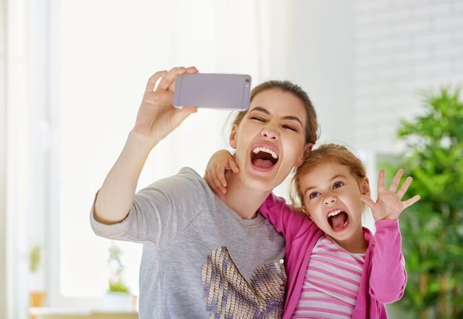【必見！】iPhoneで子どもの最高の笑顔写真を撮る自撮りテクニック