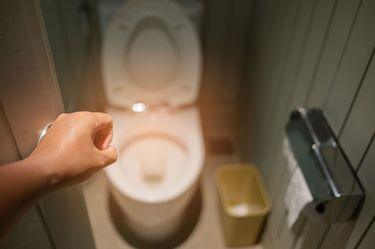 ホラー映画を見るとトイレに行けなくなる問題の理由を解説します