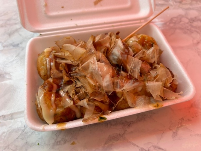 【大阪グルメ】やっぱり外せない！🐙外はふんわり、中はとろ〜りの王道たこ焼き一本勝負！