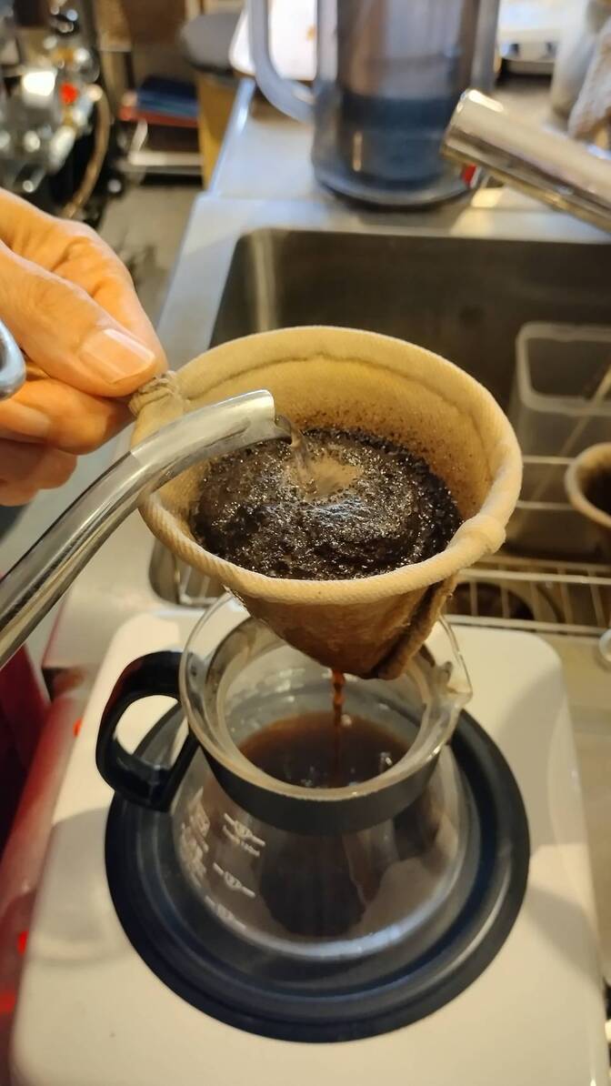【喫茶店マスターより】豊かな珈琲ライフの選択肢！？ネルドリップは意外と簡単♪淹れ方から管理まで☕