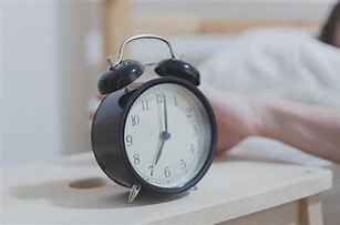 朝起きにくい人に！おすすめの目覚ましのかけかた