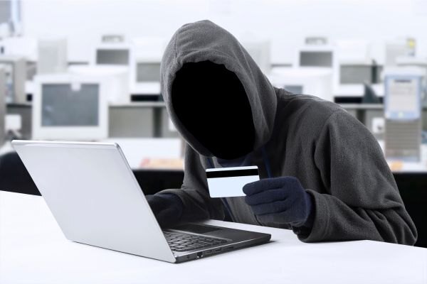 【実体験】楽天カードで不正利用！詐欺だと思ったメールは公式だった話