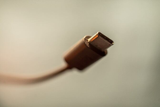 USB Type-CとThunderbolt4の違いをわかりやすく解説