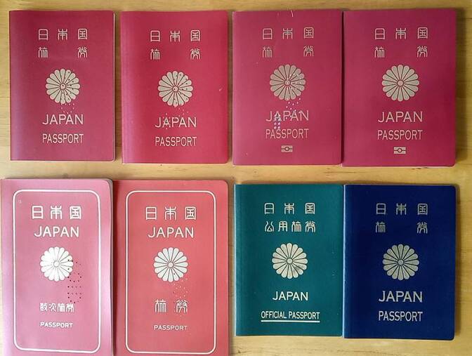 パスポートの査証欄に枠線を引くと綺麗に入出国スタンプ捺印してくれるかも😀
