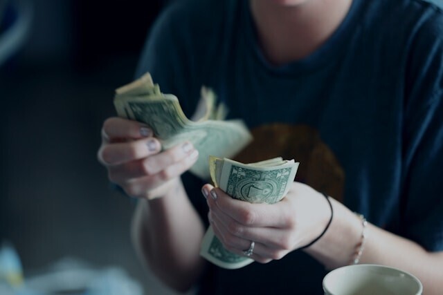 【注意!!】家計管理を怠ると陥りやすい「パーキンソンの法則」とは