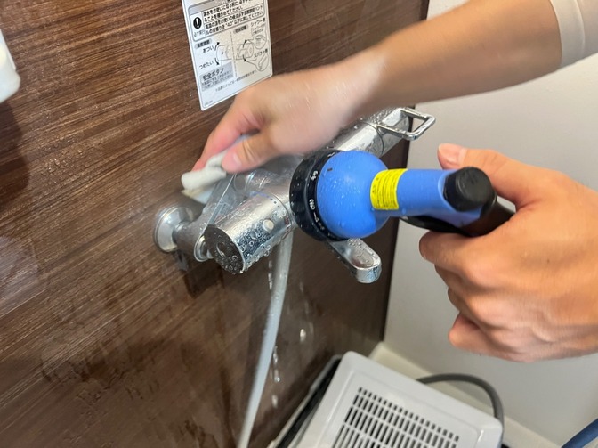 🚿シャワーヘッドの水垢＆カルキ汚れを**スッキリ✨**する方法